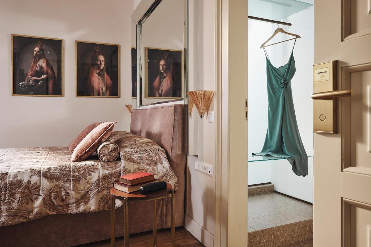 Bohemian Suites Атина Екстериор снимка