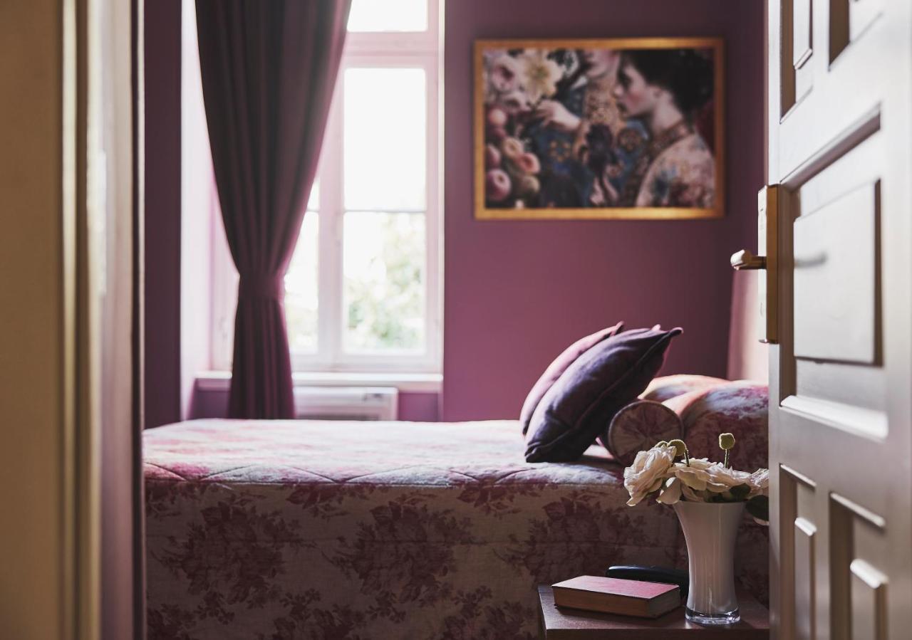 Bohemian Suites Атина Екстериор снимка